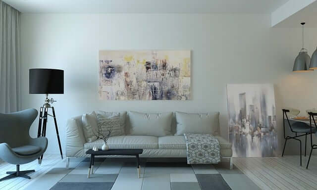 Modern eingerichtetes Wohnzimmer mit grauen Farbtönen